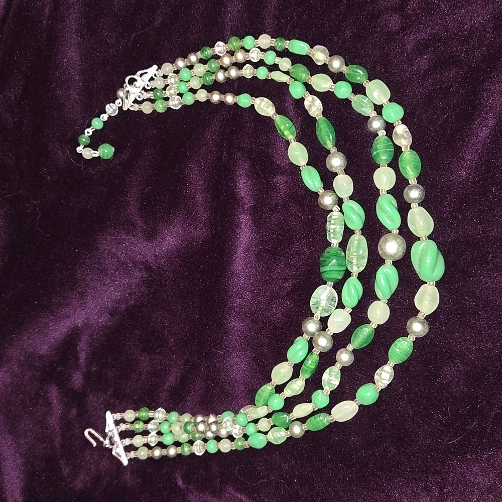 Green Glass-beaded Choker Necklace